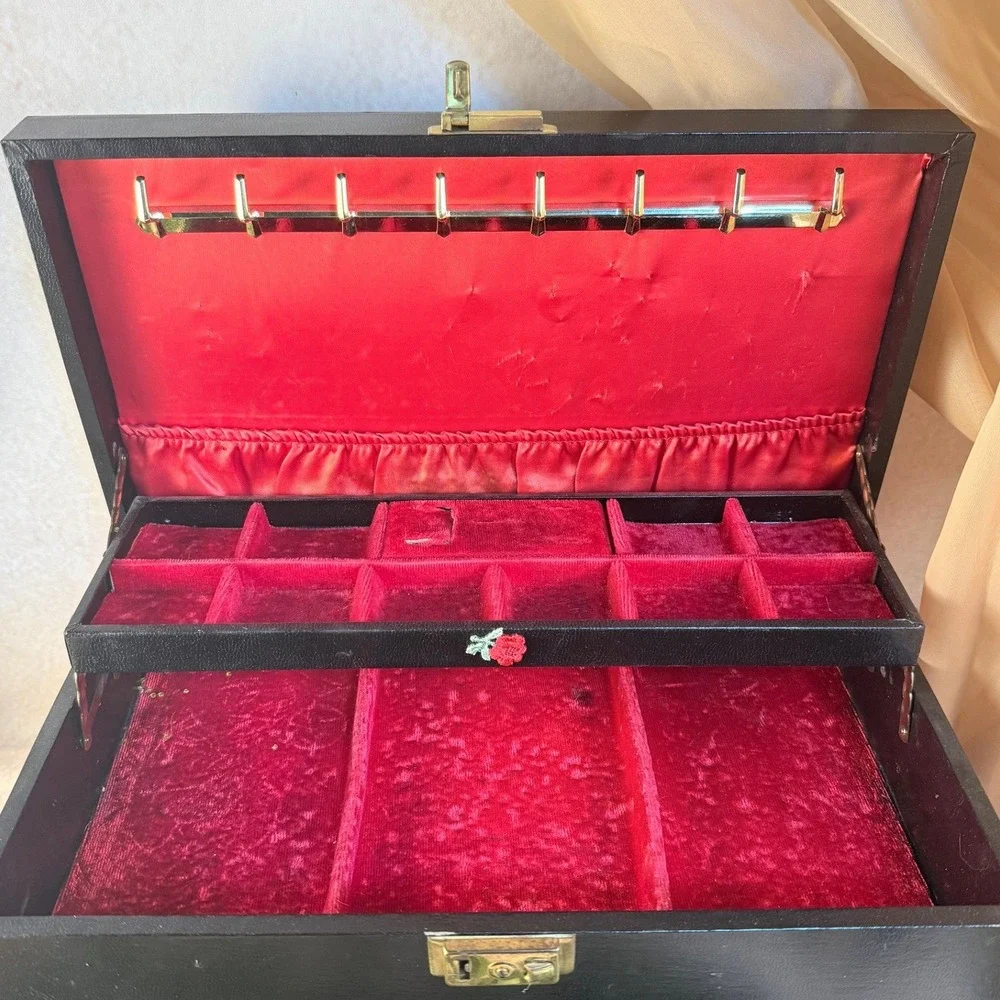 Black and Gold Mele Jewelry Box